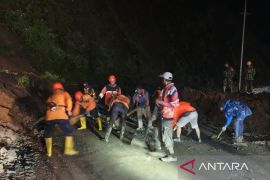 Longsor Rinjani Lombok Timur, Dua alat berat dikerahkan