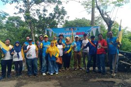 IKA Unair Tulungagung hijaukan Bukit Dondong kurangi risiko bencana