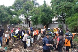 Jakarta mobilizes 100,000 personnel for massive city cleanup