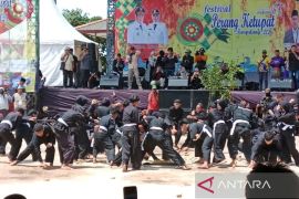 Bangka Barat fasilitasi Festival Perang Ketupat