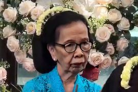 Nenek 83 tahun asal Jakarta pikat juri di ajang Pasanggiri Angklung AHM