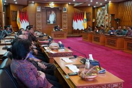 Gubernur Koster minta data BPS jadi acuan eliminasi kemiskinan