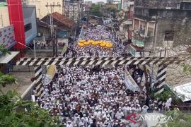 Jamaah Ziarah Kubro putihkan Kota Palembang