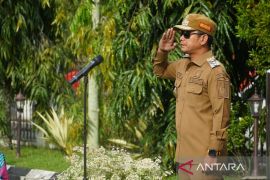 Wali Kota Banjarmasin serahkan ratusan ribu SPPT PBB-P2 senilai Rp48 miliar