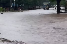 Banjir akibat luapan sungai rendam pemukiman di lereng Gunung Tambora NTB