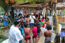 Bary's Cup" ajang solidaritas peselancar cilik di Pantai Lakey Dompu lawan kekerasan