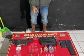 Pesta sabu di mess BWS Dompu digerebek, Lima pria diamankan