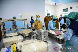 Wagub Gorontalo pantau distribusi perdana MBG di Bone Bolango