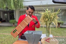 Mahasiswa Untag Surabaya rancang alat pengering padi berbasis suhu dan kelembapan
