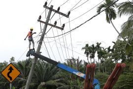 Tinggal tersisa 13 desa yang belum berlistrik pascabencana Aceh
