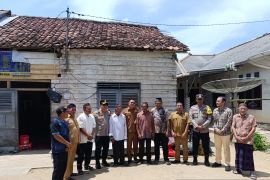 Pemkab Bangka Selatan-Polres dan Baznas bantu warga terkena musibah