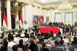 Kemlu beri penghormatan terakhir bagi mendiang Dubes Agus Widjojo