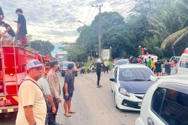 Kios warga Desa Warukin terbakar, satu korban luka bakar