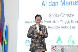Wamen Stella tekankan mahasiswa berpikir kritis di tengah gempuran AI