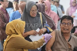 Vaksinasi kepada jamaah calon haji di Samarinda