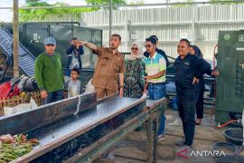 DLH HST sambut baik studi lapang rombongan Balangan di TPS3R Benawa Tengah