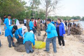 Donggala libatkan pelajar dan forkopimda bersihkan pantai
