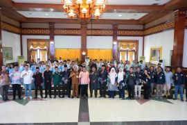 Anggota DPR RI Hendry Munief Silaturahmi dengan Ratusan Tokoh Siak: Bahas Berbagai Hal