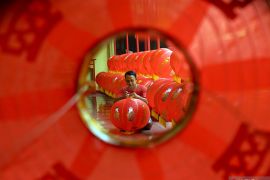 Pemasangan lampion sambut Imlek di Tulugagung