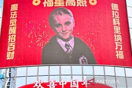 Karakter serial Harry Potter jadi tren dekorasi Imlek di China
