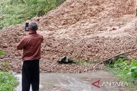 Akses Campaka-Campaka Mulya Cianjur kembali dibuka usai longsor