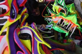 Produksi barongsai dan liong di Bogor