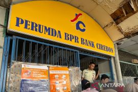 Wali Kota Cirebon memastikan hak nasabah Perumda BPR Bank Cirebon terlindungi