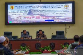 Komisi II DPRD HST RDP dengan KTNA terkait permasalahan harga gabah