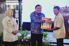 Kemenkum Jateng serahkan sertifikat IG Garam Jetis Purworejo