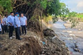 Sungai Lubawang Situbondo meluap kembali, rumah warga banjir