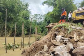 BPBD Ciamis melakukan normalisasi sungai Citalahab cegah banjir
