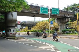 Pengendara motor diresahkan aksi pencurian mata kucing di Jaktim