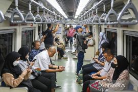 LRT Jabodebek catat pengguna turun 10 persen pada hari pertama WFH ASN