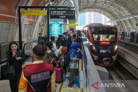 Stasiun Harjamukti dan Dukuh Atas jadi titik terpadat LRT Jabodebek