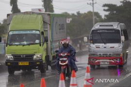 BMKG peringatkan hujan lebat di 10 provinsi pada hari ini