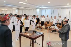 Bupati Kapuas lantik 33 penjabat kepala desa dan 6 anggota BPD