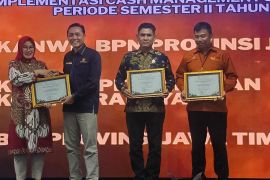 Kanwil BPN Jatim raih penghargaan satker terbaik KPPN Surabaya