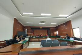 Terdakwa dugaan korupsi Unsrat tolak dakwaan