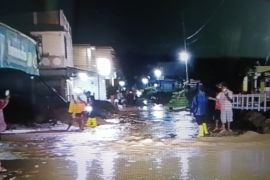 170 KK mengungsi akibat banjir setinggi 40-60 cm di Tanjung Raya Agam