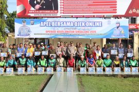 Polres Pasaman Barat gandeng ojek jadikan contoh tertib berlalu lintas