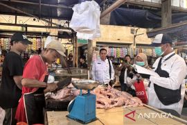 Pemkab Bogor uji pangan dan timbanganpedagang di tiga pasar