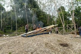 Beroperasi dekat obyek wisata, Polisi Jambi bakar alat tambang emas ilegal