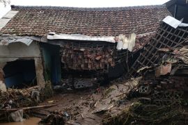 Lima rumah rusak berat akibat banjir di Majalaya, 310 KK terdampak