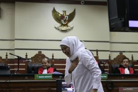Khofifah minta maaf baru dapat hadir di sidang dana hibah