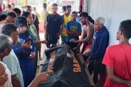 Polres Tanimbar dan tim SAR temukan korban kecelakaan laut akibat cuaca ekstrem