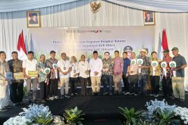 Anggota DPR salurkan alsintan kepada petani di Sidoarjo