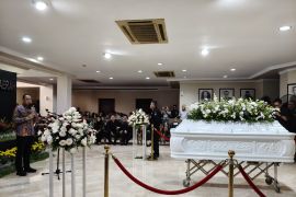 Wali Kota Surabaya lepas pemakaman Ketua DPRD Adi Sutarwijono