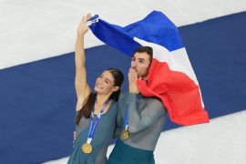 Dua atlet Prancis raih gelar juara dansa es di Olimpiade Musim Dingin
