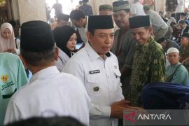 Pemkot Bengkulu salurkan 1.600 paket sembako untuk guru ngaji