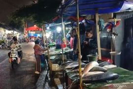Pasar ikan bandeng muncul jelang Imlek di Rawa Belong